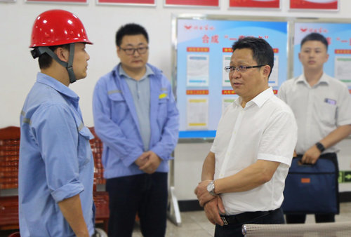 集團領導看望慰問離退休黨員、基層困難黨員和年輕黨員(圖1)